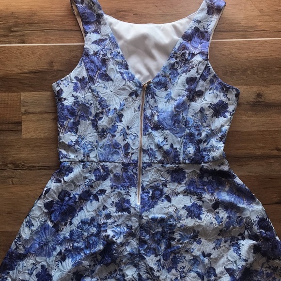 🦋Blue floral Mini Dress - Picture 6 of 10